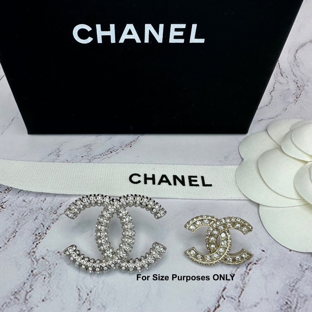 ❌❌ SOLD Chanel 2023 Big Interlocking CC Logo Crystal Stud Statement New Earrings - Picture 6 of 12